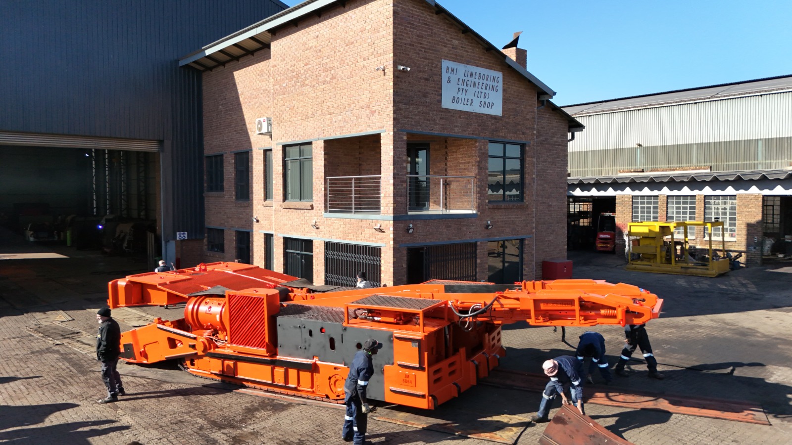 HMI Lineboring workshop with heavy machinery